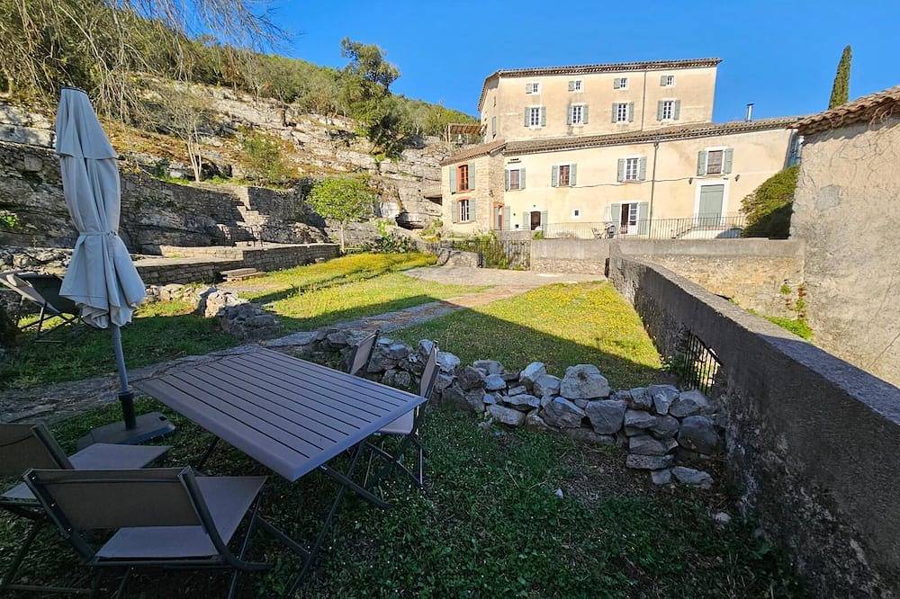 Domaine de Bagard - Gîte le Mazet 45m² 2/6 pers Terrace and garden in Sauve, Le Vigan region