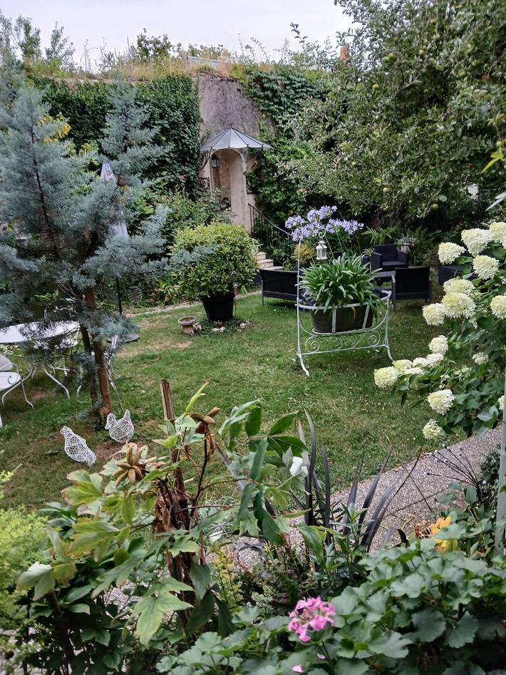 Chambre d'hôtes 'Hortensia 4p' avec jardin commun et Wi-Fi in Saint-Aignan, Région de Romorantin-Lanthenay