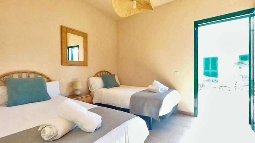 Location de vacances pour 10 personnes, avec piscine ainsi que jardin et vue à Villaverde - 3