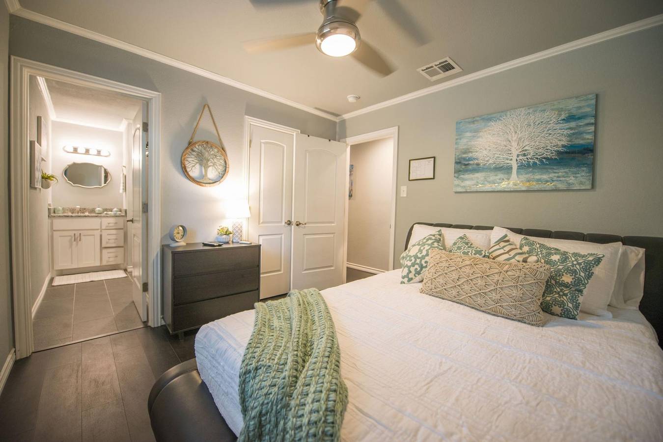 Walk to the Silos 3 Bed 1960 s Bungalow near Baylor in Waco, McLennan County