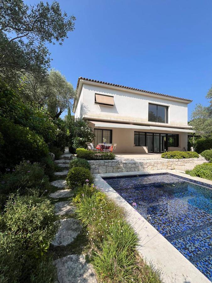 990 Riviera in Roquefort-les-Pins, Côte méditerranéenne (France)