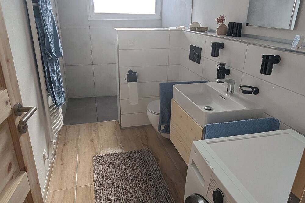 Ganze Wohnung, Idyllische Ferienwohnung im Grünen, mit moderner Ausstattung und großem Garten in Weiler-Simmerberg, Bayerisch Schwaben