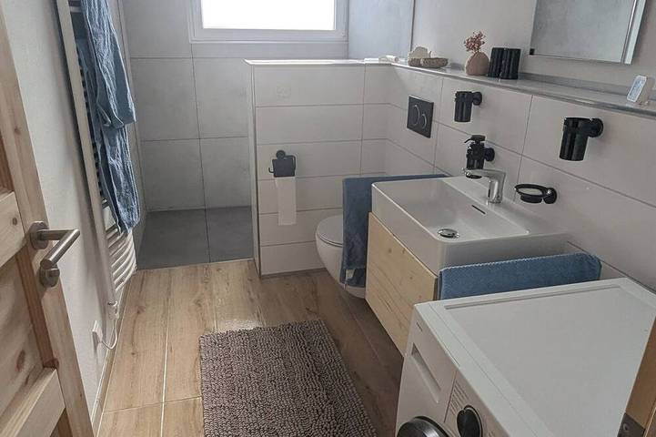 Ganze Wohnung, Idyllische Ferienwohnung im Grünen, mit moderner Ausstattung und großem Garten in Weiler-Simmerberg, Bayerisch Schwaben