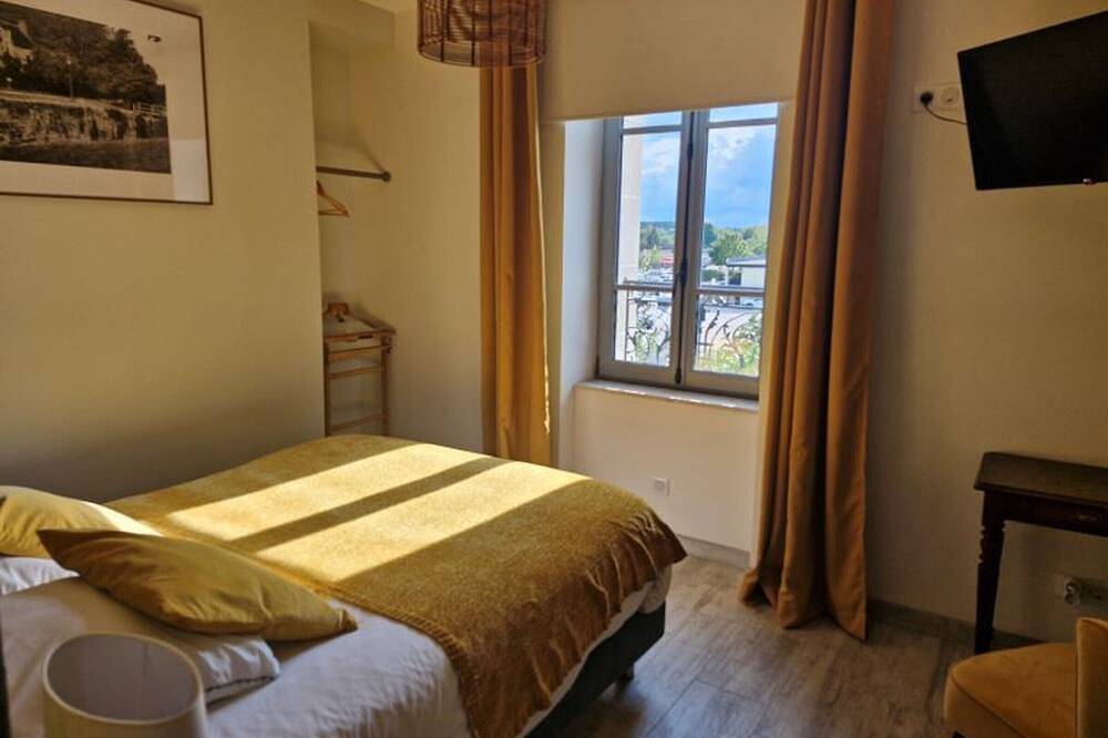 Habitación Pmr con Encanto en Briare: Terraza, Mascotas Permitidas y Desayuno. in Briare, Región de Montargis