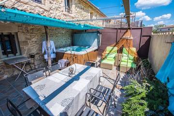 Gîte pour 6 personnes, avec jacuzzi et terrasse à Allègre-les-Fumades