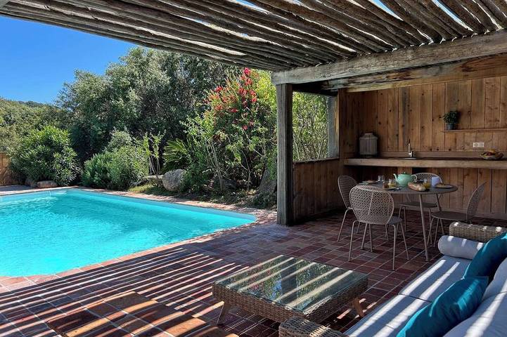 Magnificent villa with sunny private pool, near Bonifacio. in Figari, Sartène und Umgebung