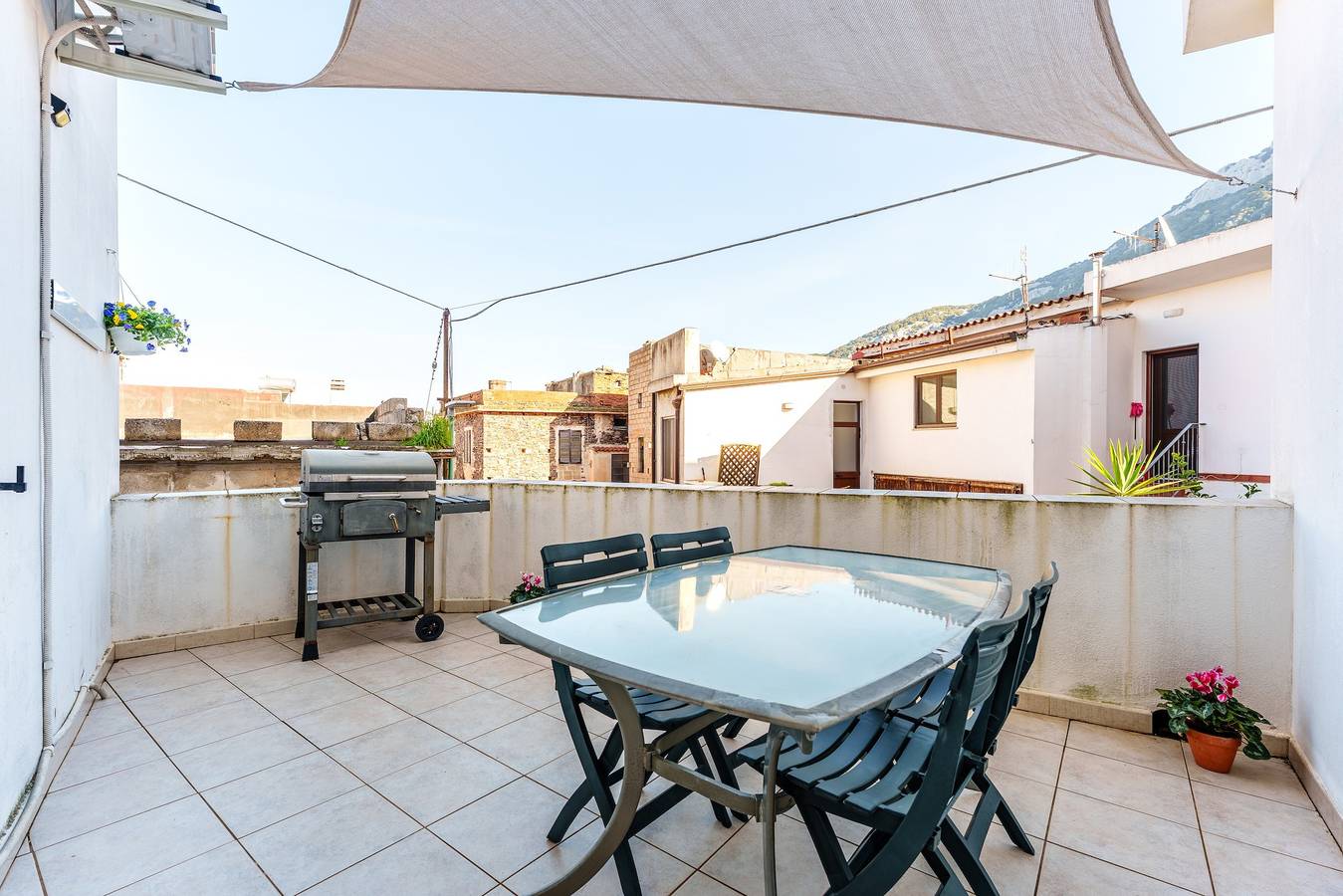 Appartamento intero, Incantevole casa sarda con terrazza, a 10 minuti da Cala Gonone in Dorgali, Golfo di Orosei