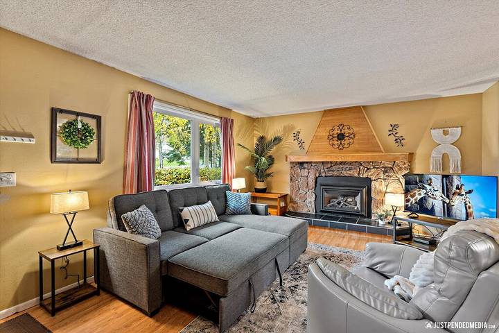 Location de vacances pour 8 personnes, avec jardin ainsi que terrasse et jacuzzi à Anchorage - 4