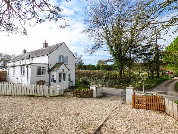 Cottage for 4 people, with garden, with pets in Dorset