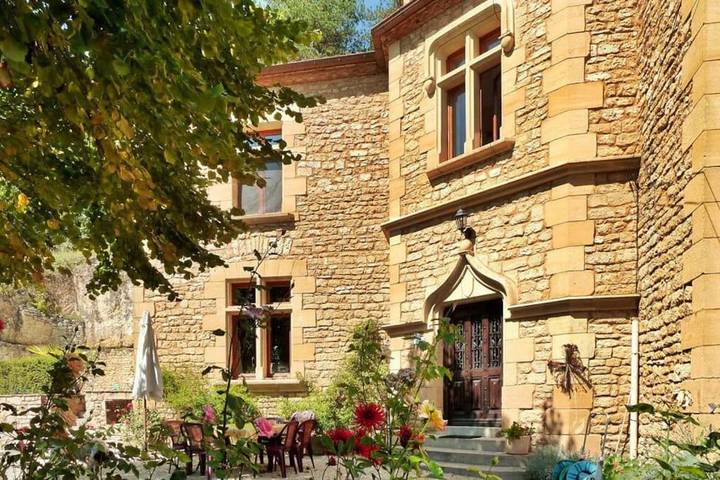 Location de vacances pour 8 personnes, avec jardin ainsi que piscine et terrasse à Vézac - 2