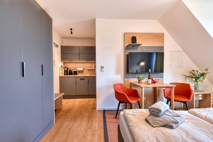 Ferienwohnung für 2 Personen, mit Balkon und Garten sowie Ausblick in Wreechen