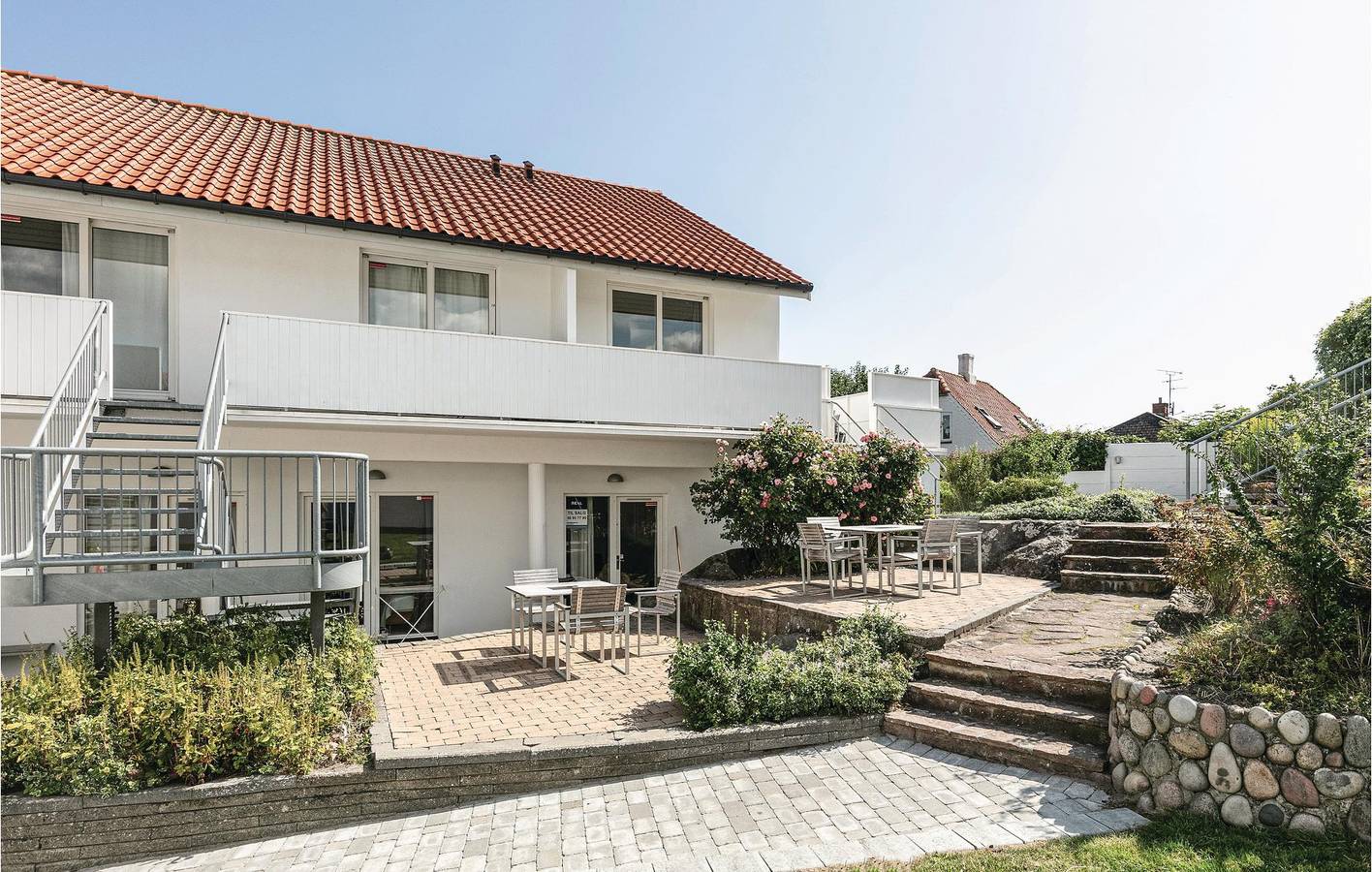 Hel ferielejlighed, Ferielejlighed for 4 personer med pool in Gudhjem, Bornholm