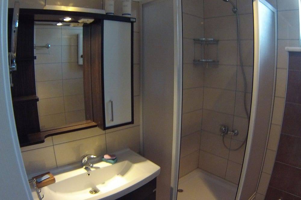 Apartamento entero, Apartamento moderno con piscina y jardín. in Kemer, Provincia de Antalya