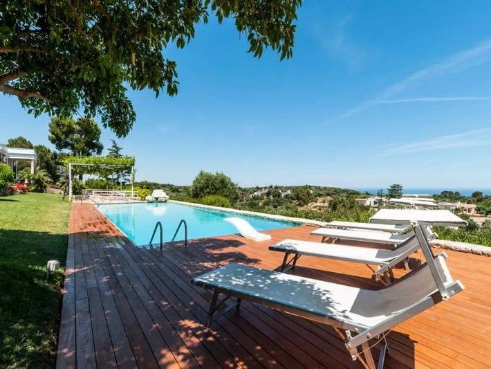 Villa per 12 persone, con piscina e giardino a Monopoli