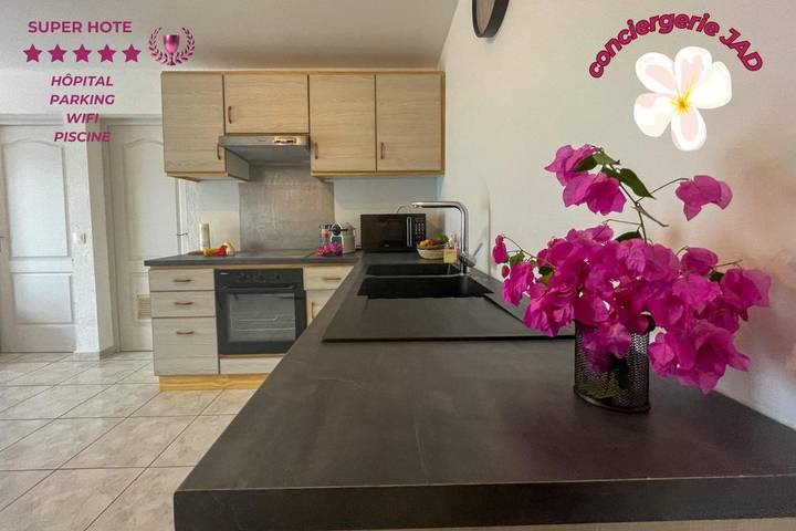 Appartement de vacances pour 4 personnes, avec jardin ainsi que piscine et terrasse