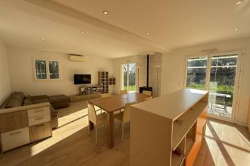 Gîte pour 7 personnes, avec jardin et terrasse, adapté aux familles à Châteauneuf-Grasse