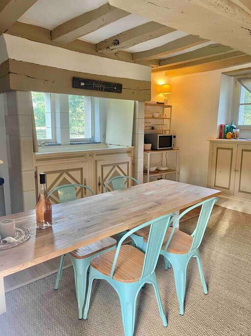 Location de vacances pour 3 personnes, avec terrasse et jardin à Bécon-les-Granits - 2