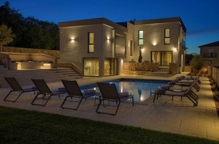 Ferienhaus für 12 Personen, mit Pool und Terrasse sowie Sauna und Whirlpool, kinderfreundlich auf Krk