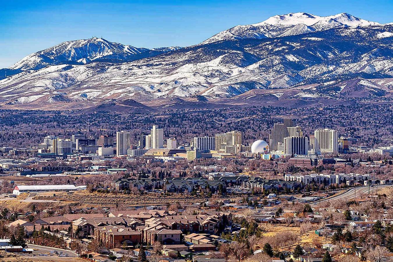 Appartamento intero, Designer Apt  with Jacuzzi  Sky Lounge  Gym Access in Sparks, Nevada