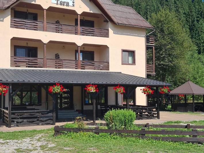 Gîte pour 3 personnes, avec jardin ainsi que vue et vue sur le lac dans Dorna-Arini - 4