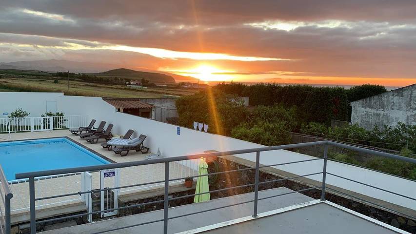 Ferienhaus für 6 Personen, mit Balkon und Whirlpool sowie Terrasse und Garten in Ribeira Grande