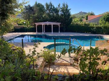 Gîte pour 4 personnes, avec jardin ainsi que jacuzzi et piscine, animaux acceptés à Forcalqueiret