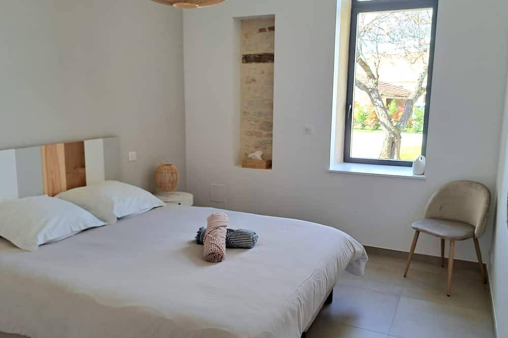 Maison de caractère en pierres, entièrement rénovée avec piscine, 12 pers in Veyrines-de-Domme, Périgord Noir