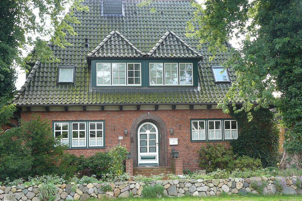 Ganze Wohnung, Gepflegte Ferienwohnung im Einfamilienhaus, zentrumsnah und doch im Grünen in Rendsburg, Nord-Ostsee-Kanal