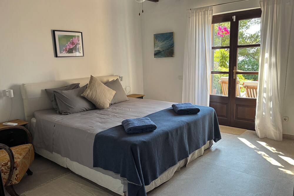 Fabulous 4-bedroom sea view villa with Pool, Ac, Wifi in beautiful Deià in Deià, Mallorca Westen