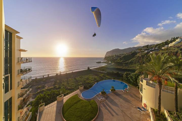 Glamping para 4 pessoas, com varanda e jardim e ainda piscina and jacuzzi em Madeira