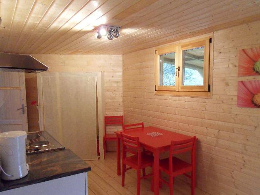 Camping Les Vernières - Bungalow 4 personen - Hutte Confort ohne Sanitäranlagen in Malbo, Region Saint-Flour