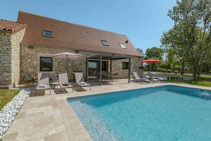 Gîte pour 8 personnes, avec piscine