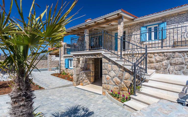 Ferienwohnung für 6 Personen, mit Pool und Balkon/Terrasse sowie Terrasse auf Krk - 2