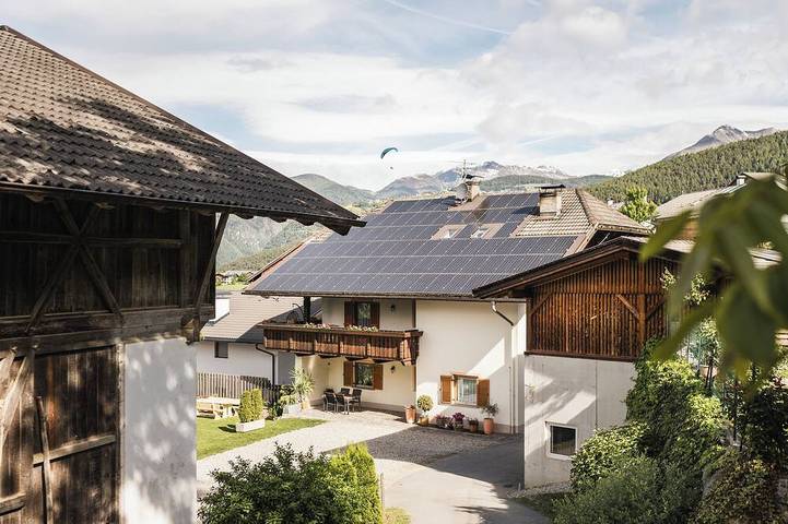 Ganze Wohnung, Die Ferienwohnung Dorfblick mit Südbalkon 
zwei Schlafzimmer, zwei Bäder in Rodeneck, Dolomiti Superski