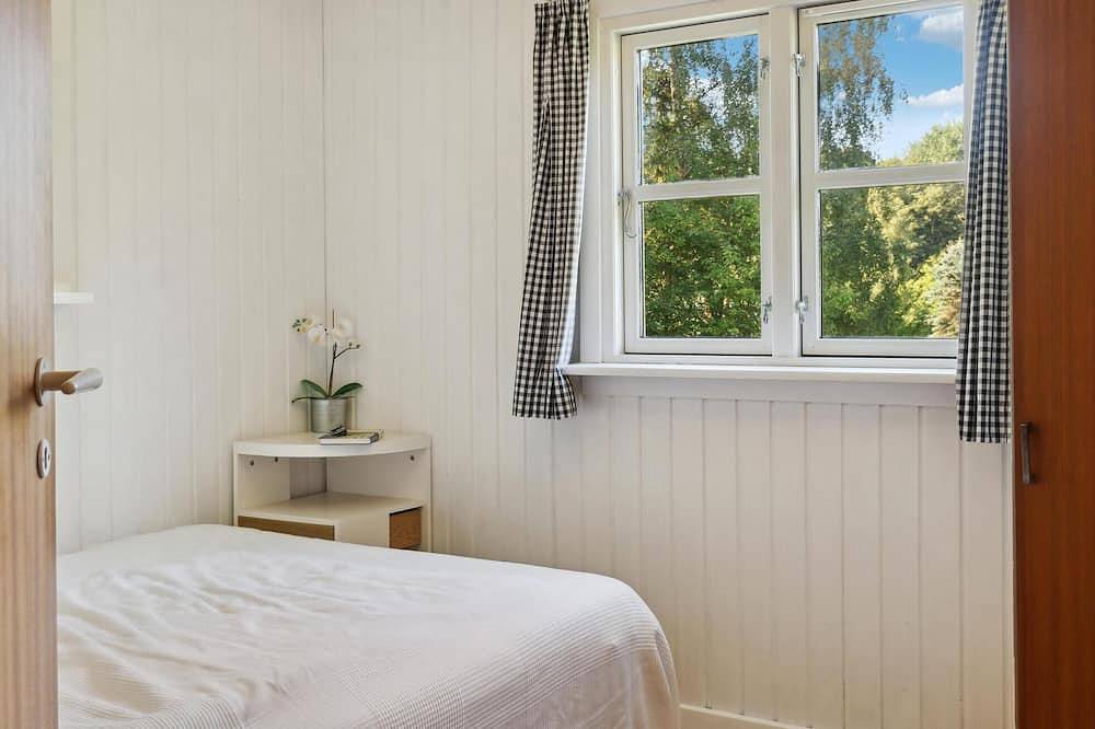 2 bedroom gorgeous home in Askeby in Swedish Baltic Sea