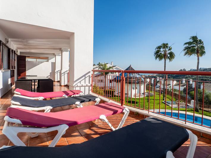 Apartamento para 8 personas, con Terraza además de Piscina para niños y Vistas en La Alcaidesa