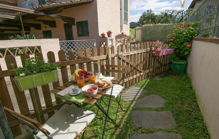 Gemütliches, haustierfreundliches Apartment mit Garten & WiFi in der Nähe einer Pizzeria in Seravezza, Italienische Riviera