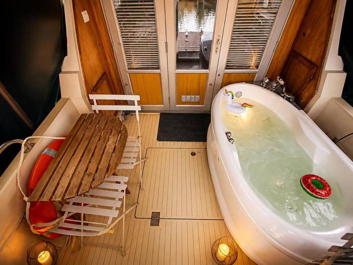 Bateau pour 3 personnes, avec balcon ainsi que vue et vue sur le lac dans Côte-d'Or