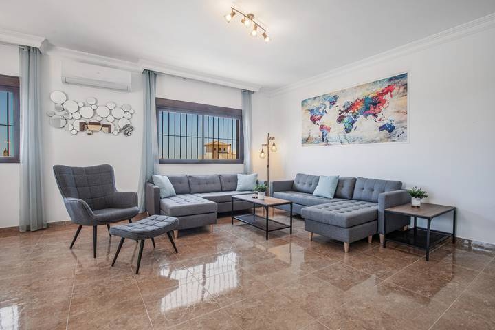 Villa 'Beautiful Renovated Holiday Home' with Sea View, Wi-Fi and Air Conditioning in Benalmádena, Cordillera Penibética