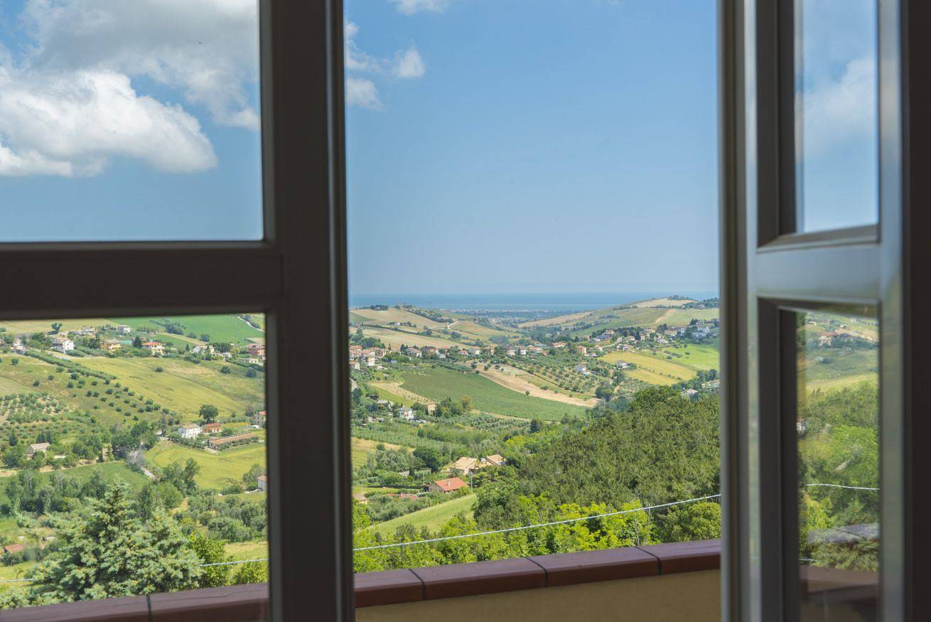 Appartement entier, [Sea View House] Wi-Fi A/C View in Fermo (Village), Fermo