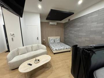 Gîte pour 2 personnes, avec vue et terrasse à Thiers