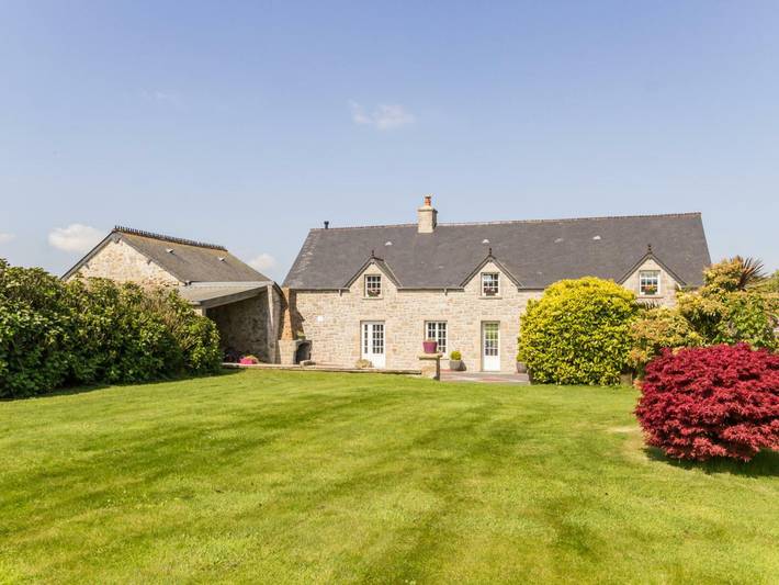 Gîte pour 10 personnes, avec terrasse et jardin, animaux acceptés