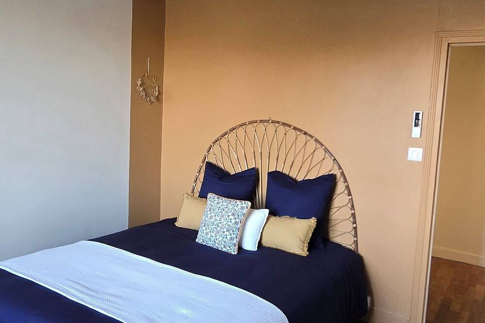 Renovated house facing the Loire for 6 people + garden on the Loire cycle route in Jouet-sur-l'Aubois, Saint-Amand-Montrond