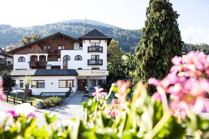 Hôtel pour 2 personnes, avec Balcon et Terrasse ainsi que Jacuzzi et Jardin à Arzl im Pitztal