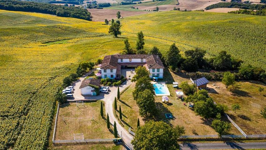 Chambre d’hôte pour 3 personnes, avec Terrasse ainsi que Jardin et Piscine à Rabastens