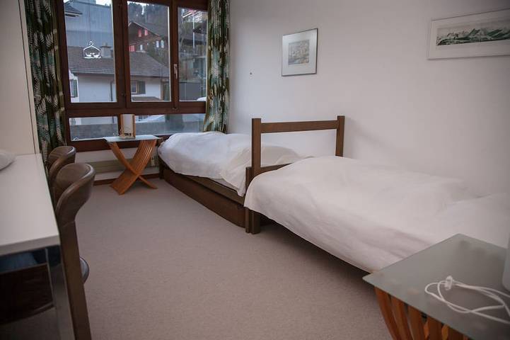 Gîte pour 4 personnes, avec balcon et piscine à Spiez - 3