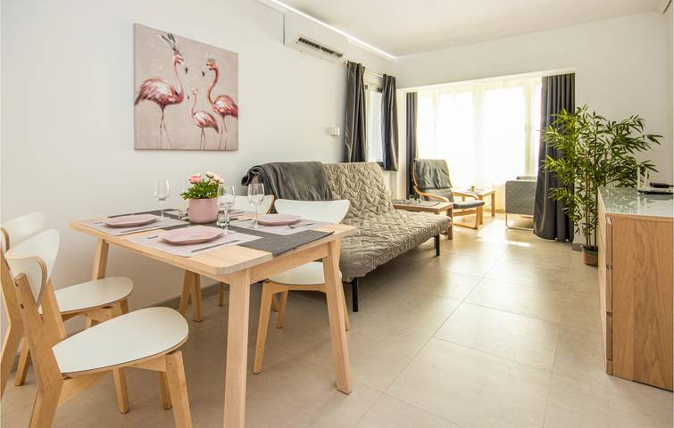 Entire holiday apartment, Sea view apartment with pool, AC & WiFi near Calahonda beach in La Cala de Mijas, Mijas