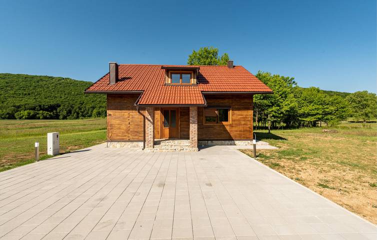 Geräumige 147 m² große Wohnung mit Pool, Terrasse und WLAN in Lika-Senj