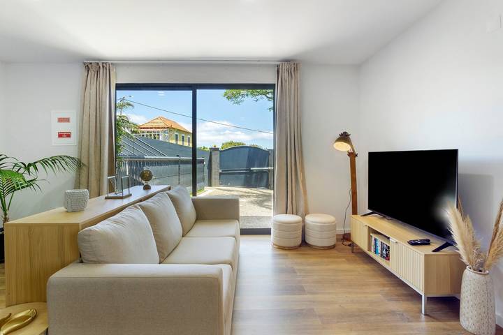 Entire apartment, Sea View, Modern Studio with Parking in Gaula, Madeira