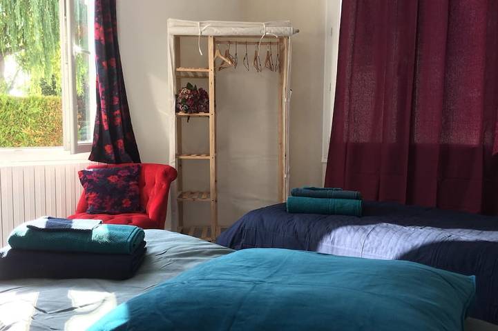 Location de vacances pour 10 personnes, avec terrasse et jardin à Nazelles-Négron - 3